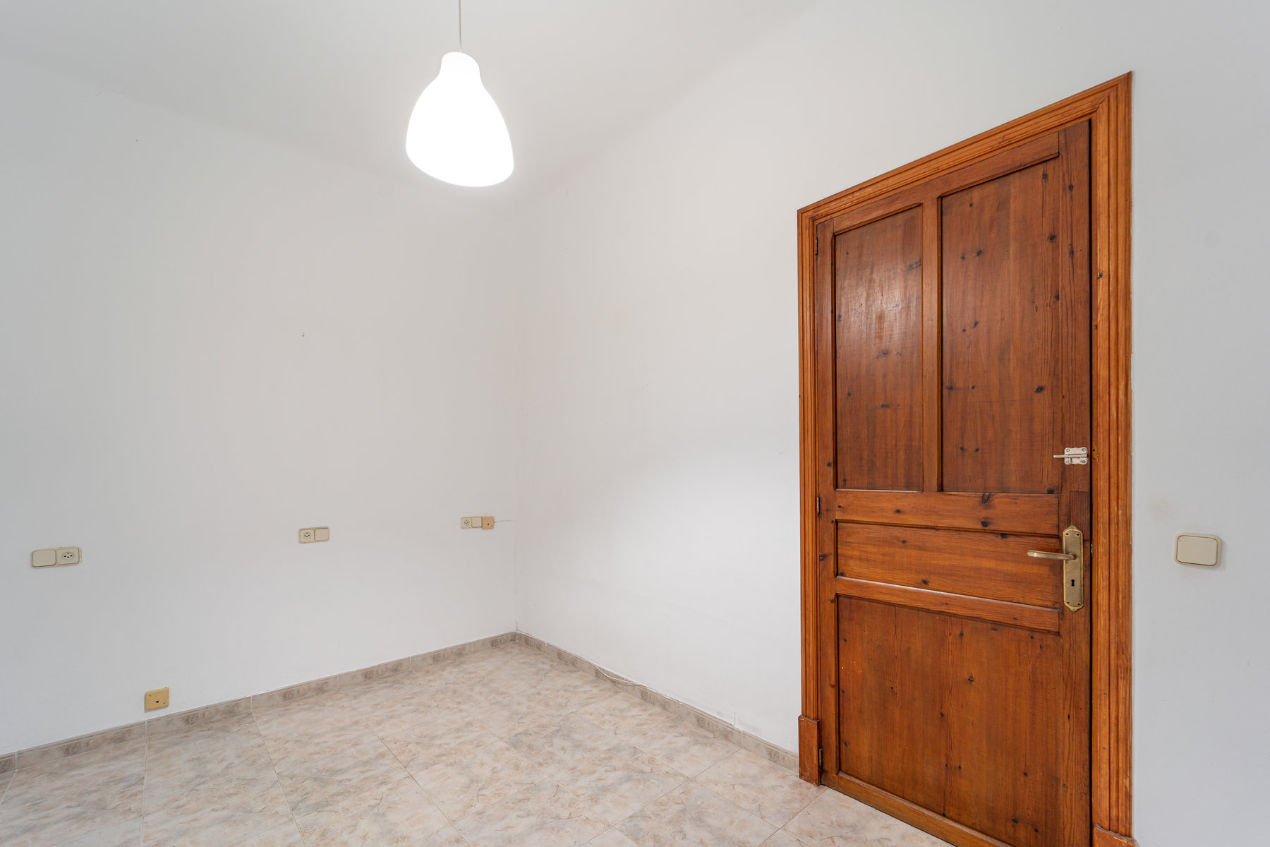 1101-Ground-floor-property-to-rent-with-large-spaces-and-terraces-in-Montuiri.-18.jpg Casa de pueblo en alquiler en Montuïri con terraza y chimenea