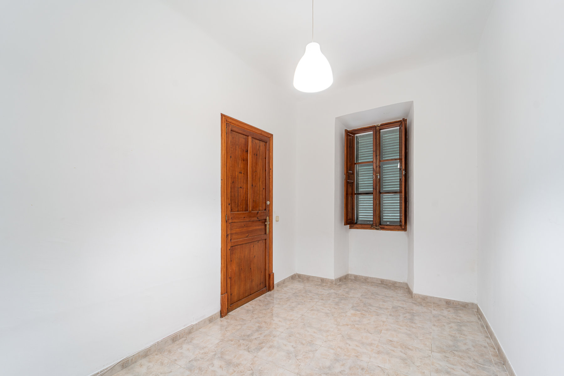 1101-Ground-floor-property-to-rent-with-large-spaces-and-terraces-in-Montuiri.-19.jpg Casa de pueblo en alquiler en Montuïri con terraza y chimenea