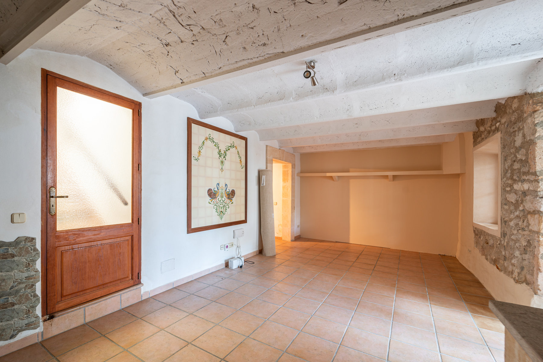1101-Ground-floor-property-to-rent-with-large-spaces-and-terraces-in-Montuiri.-2.jpg Casa de pueblo en alquiler en Montuïri con terraza y chimenea