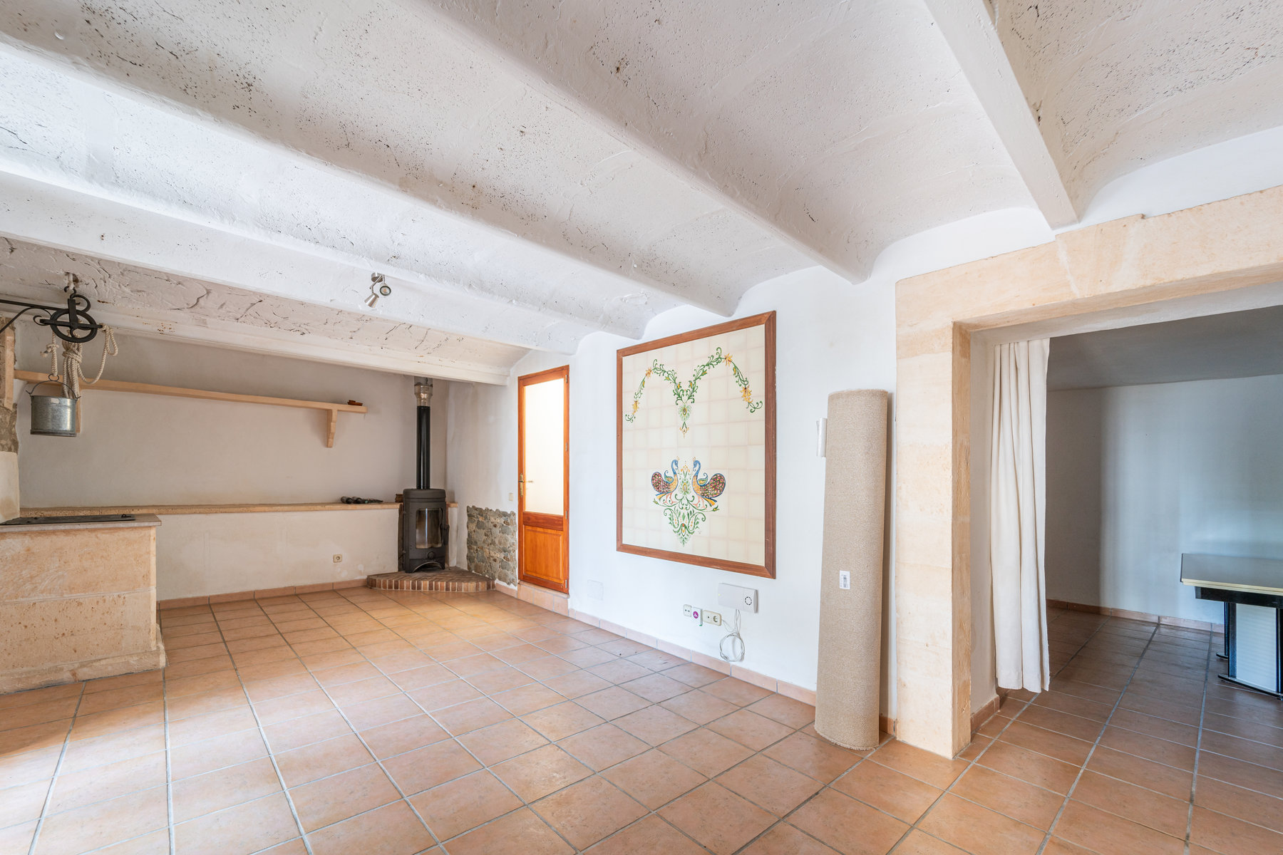1101-Ground-floor-property-to-rent-with-large-spaces-and-terraces-in-Montuiri.-4.jpg Casa de pueblo en alquiler en Montuïri con terraza y chimenea