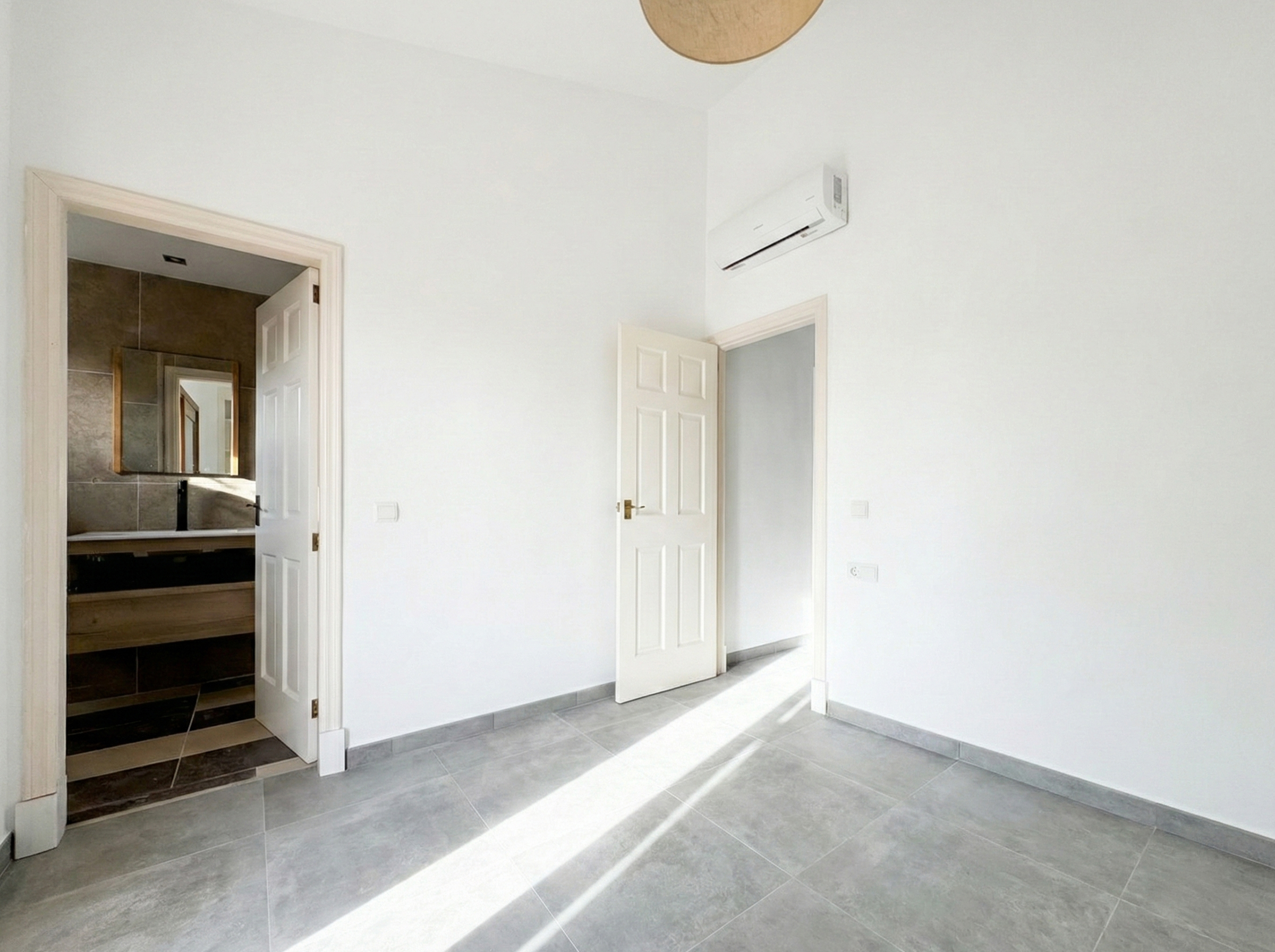 1136-Renovated-semidetached-house-to-rent-in-Ses-Salines-with-swimming-pool-01.jpg Reihenhaus mit Pool zur Miete in Ses Salines | 3 Schlafzimmer