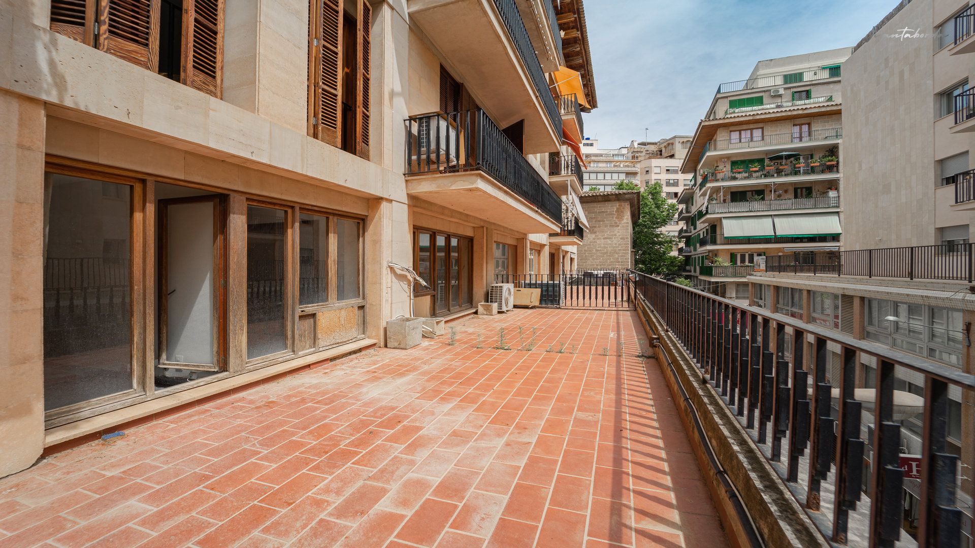 1196-Despacho-piso-en-venta-en-Calle-San-Miguel-de-Palma-con-terraza.jpg Office with Terrace on Calle San Miguel, Palma de Mallorca