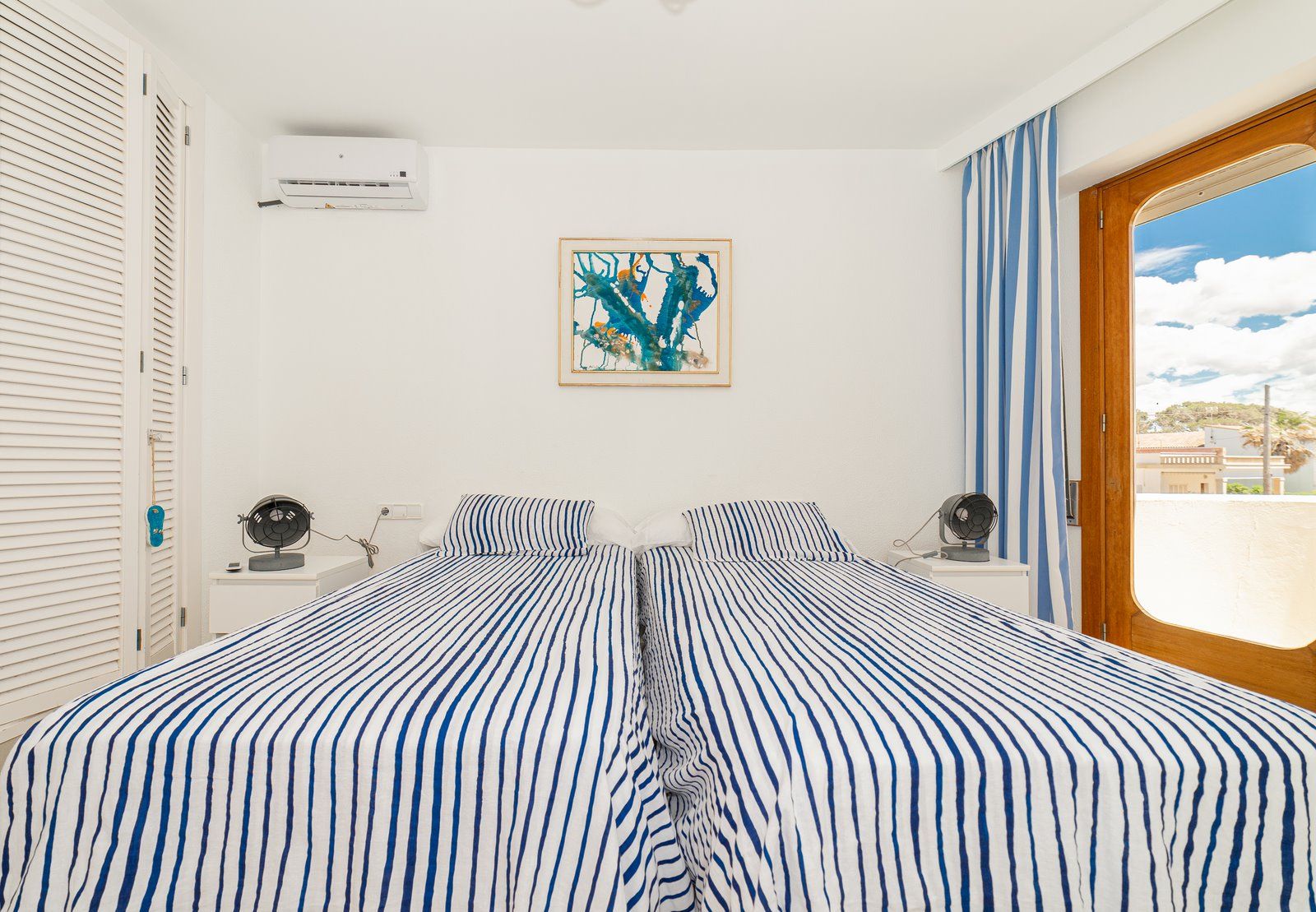 12-1031-Villasyfincasmallorca.jpg Villa en primera línea de mar en Sa Rápita, Campos