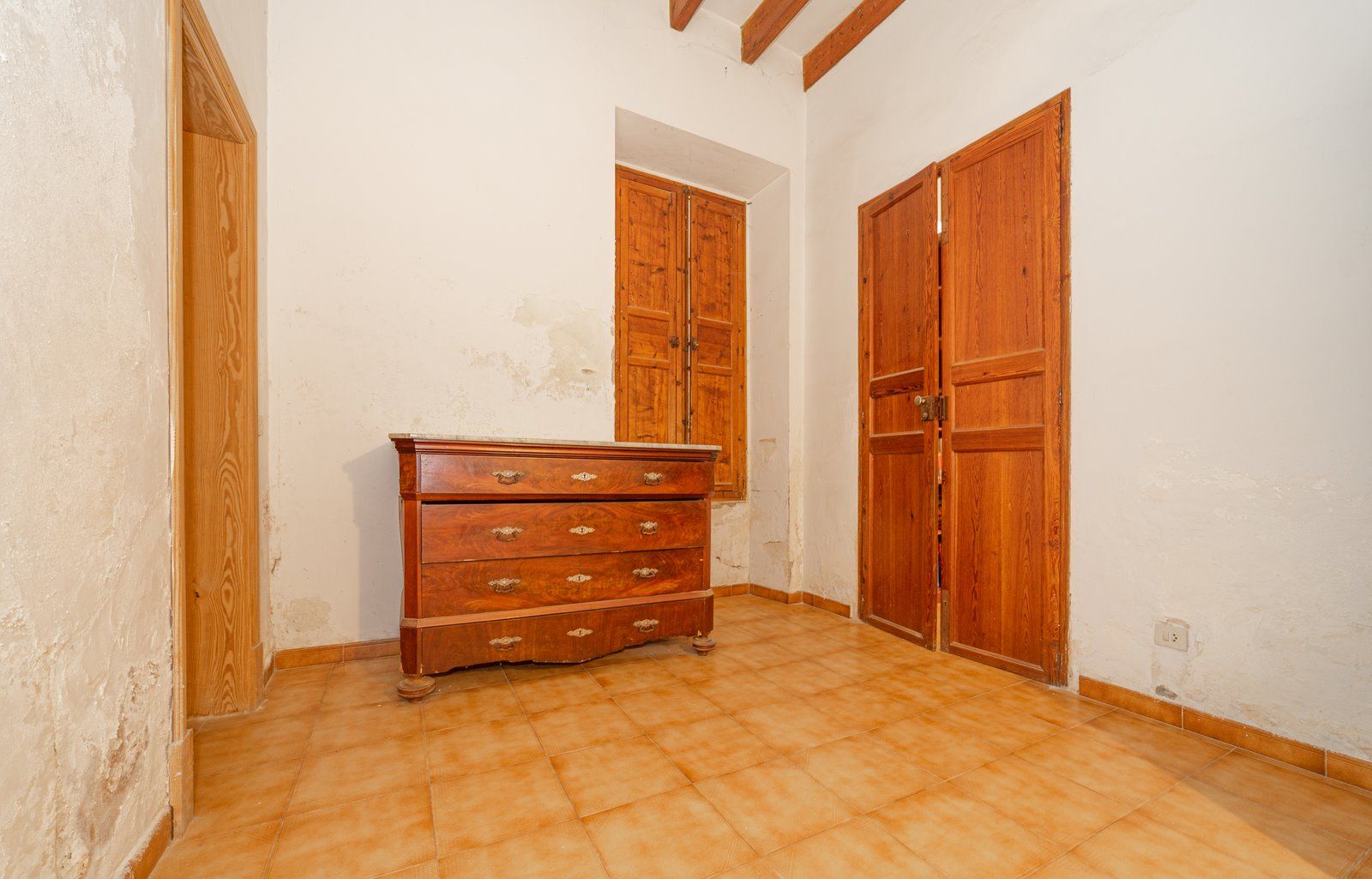 12-1201-Villasyfincasmallorca.jpg Casa de pueblo en Es Llombards con patio y terraza | 278 m²