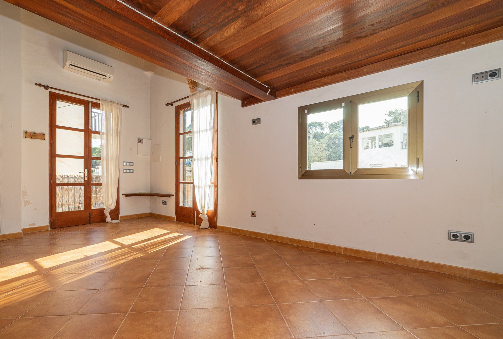 12-1237-Villasyfincasmallorca.jpg Alquiler junto al mar en Cala Figuera: loft rústico con terraza y vistas