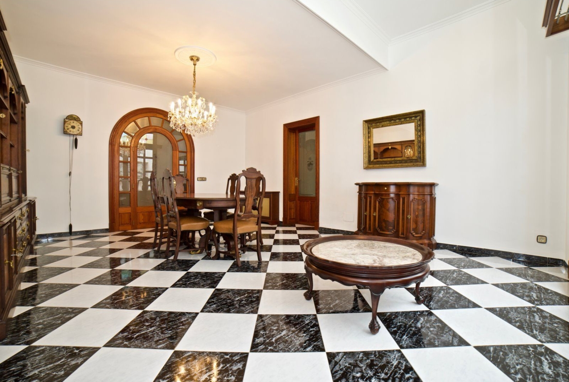Alquiler planta baja señorial en Campos: 182 m² con historia