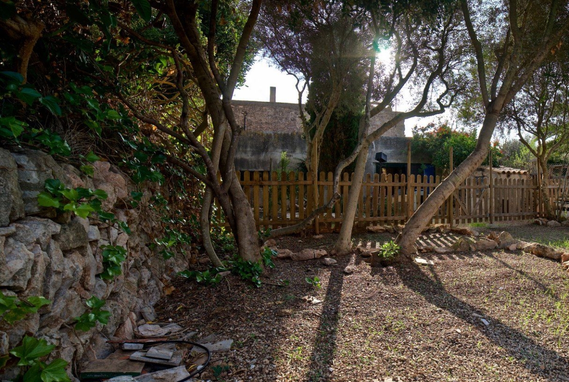 Charming House with Large Garden for Rent in Ses Salines