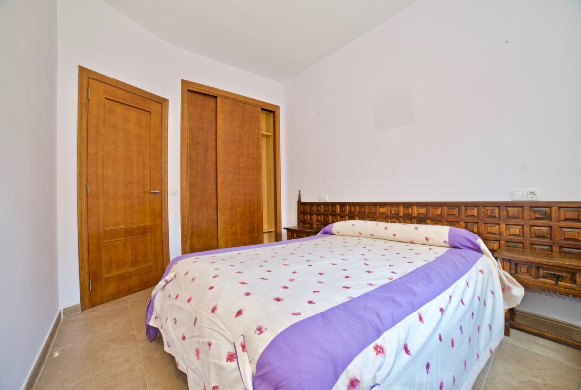 Planta baja con terraza, parking y trastero en Campos