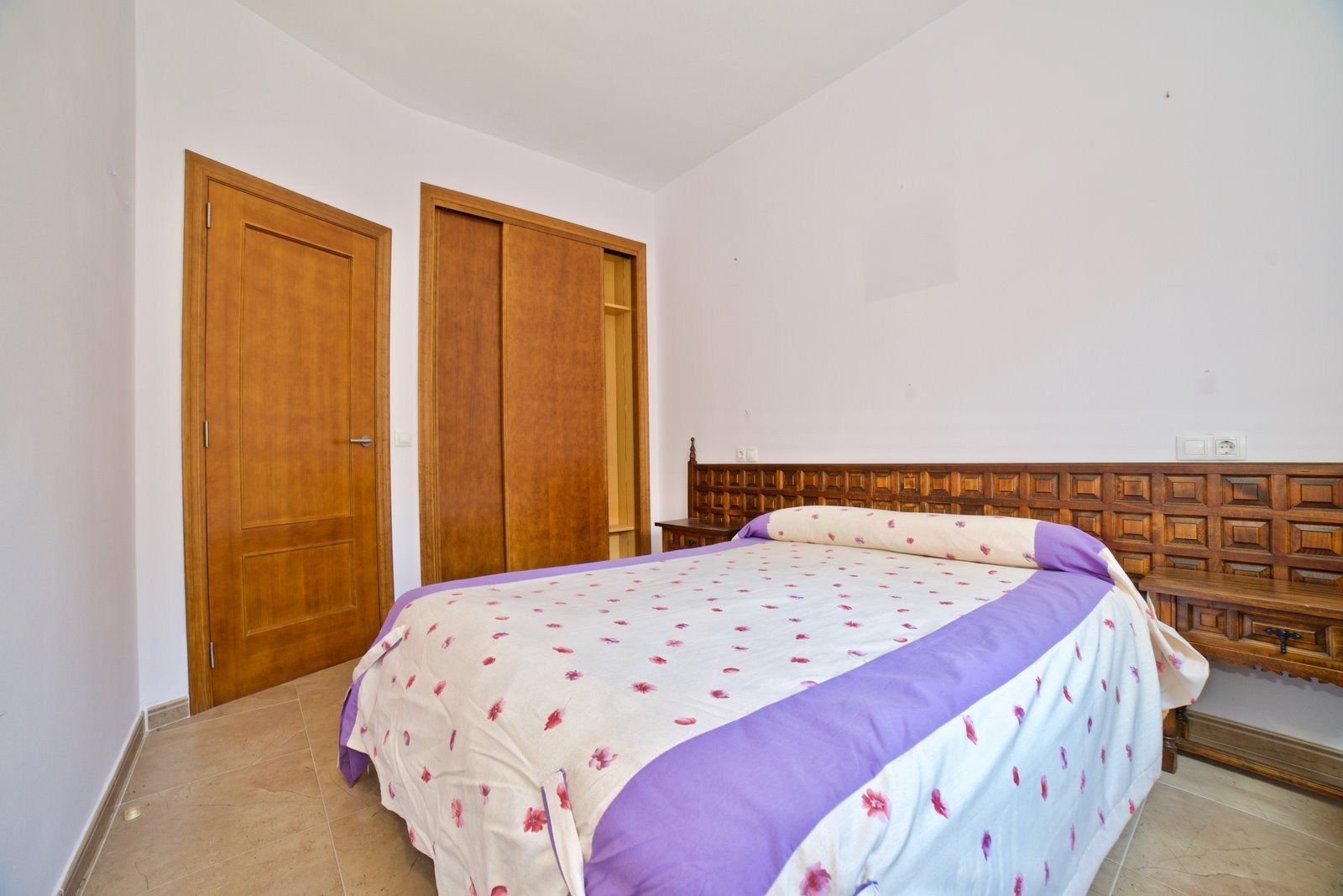 Planta baja con terraza, parking y trastero en Campos