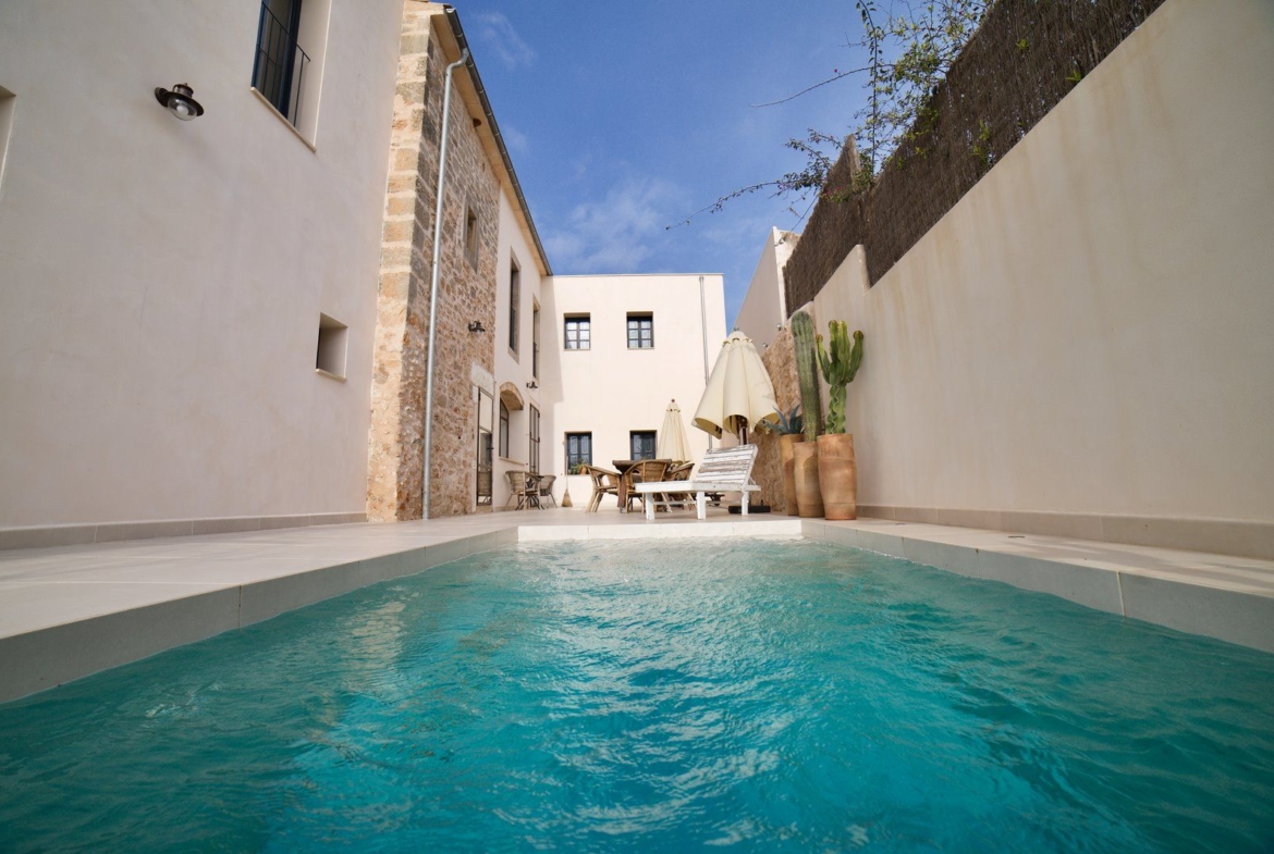 Renovated Townhouse with Garden & Pool in Santanyí