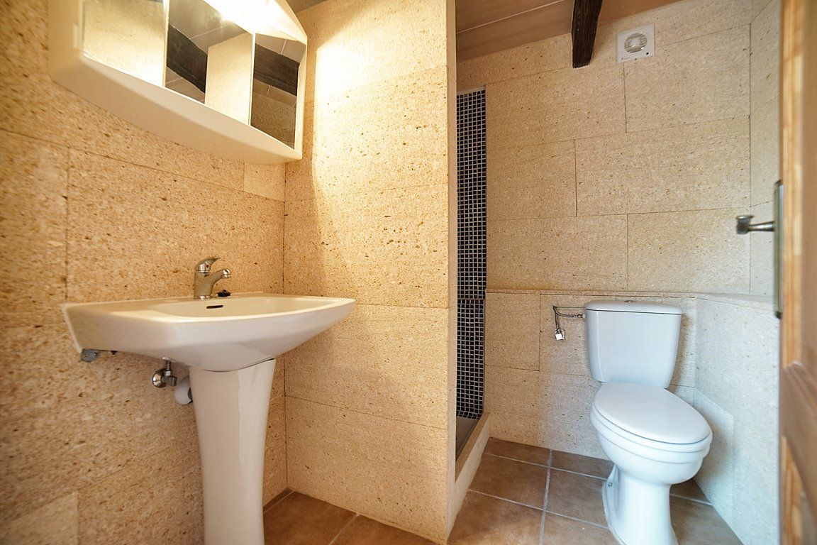 Haus in Cala Llombards: Terrassen und Kamin, 100 m vom Meer