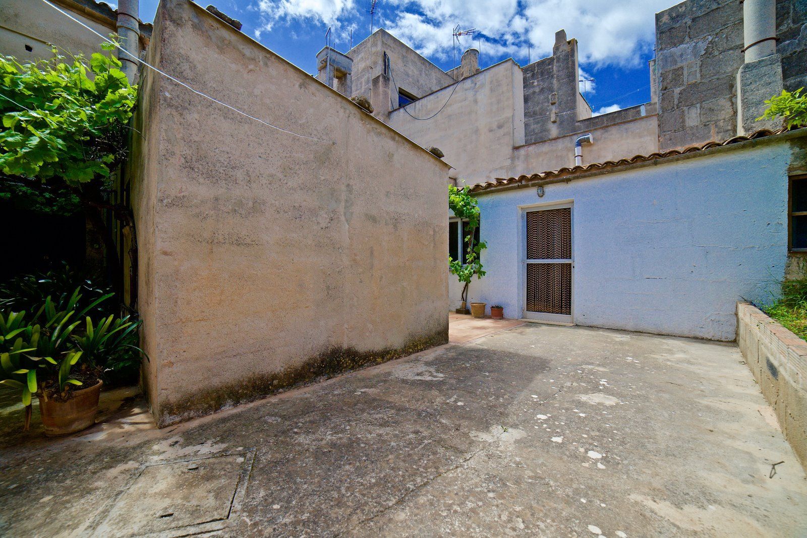 12-Villasyfincasmallorca-1.jpg Dorfhaus zur Miete in Ses Salines mit Innenhof