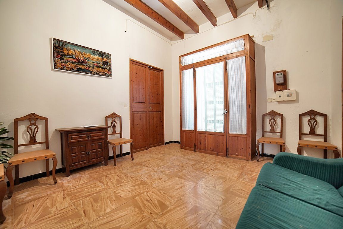 Casa de pueblo en Es Llombards con jardín y gran potencial