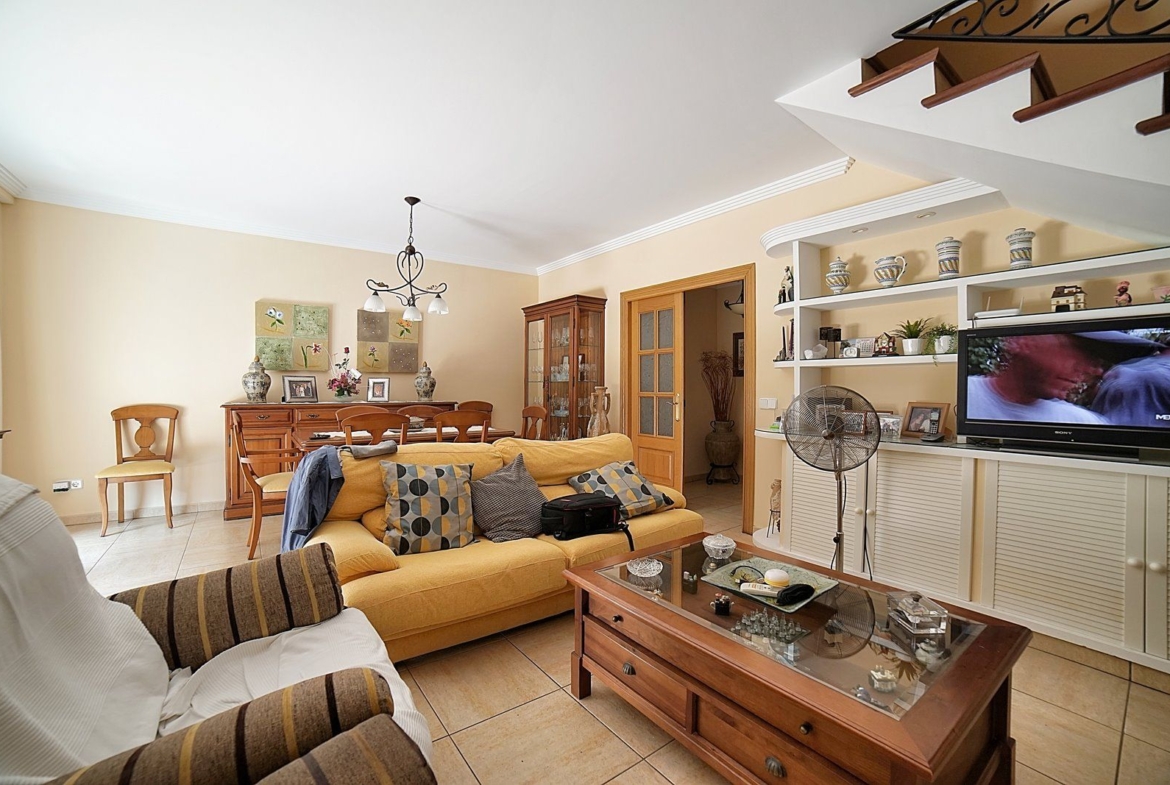 Casa adosada en alquiler con gran jardín en Colonia de Sant Jordi