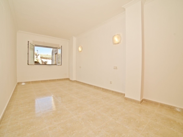 Piso en venta en Campos con gran terraza y 3 habitaciones