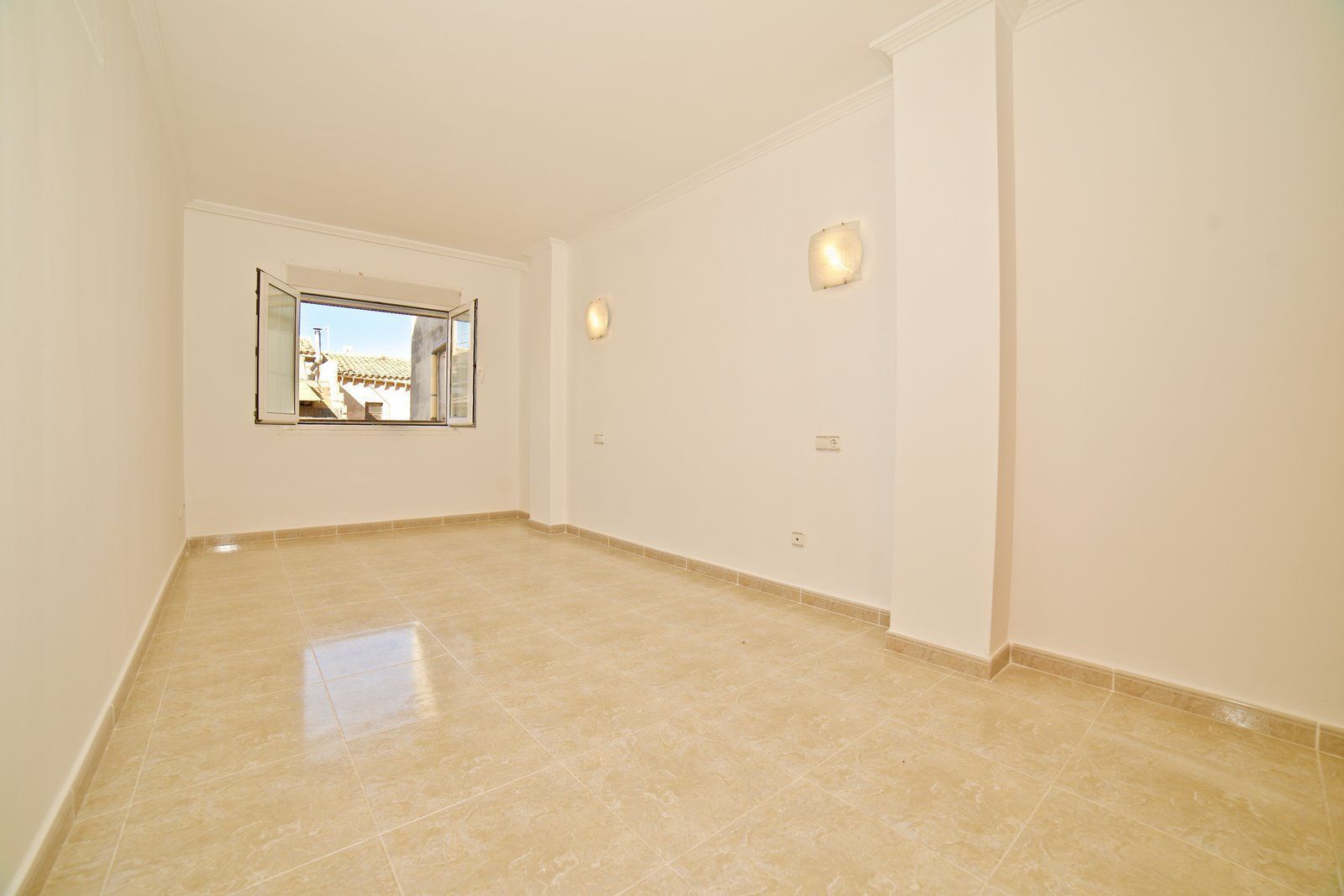 Piso en venta en Campos con gran terraza y 3 habitaciones