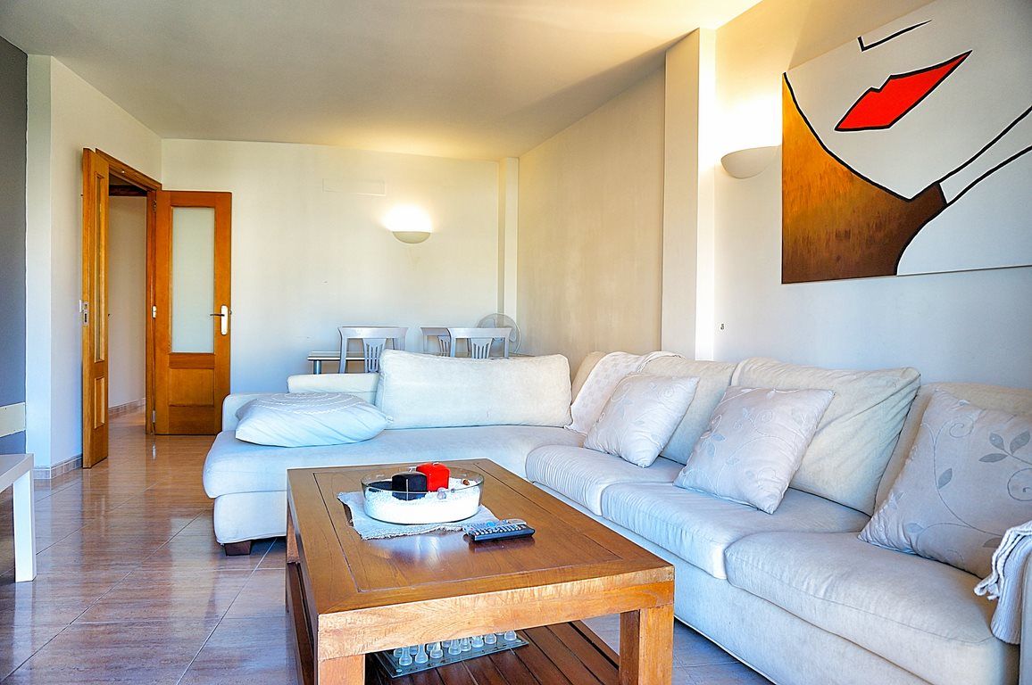 Piso con terraza en Campos, 2 habitaciones y mucha luz