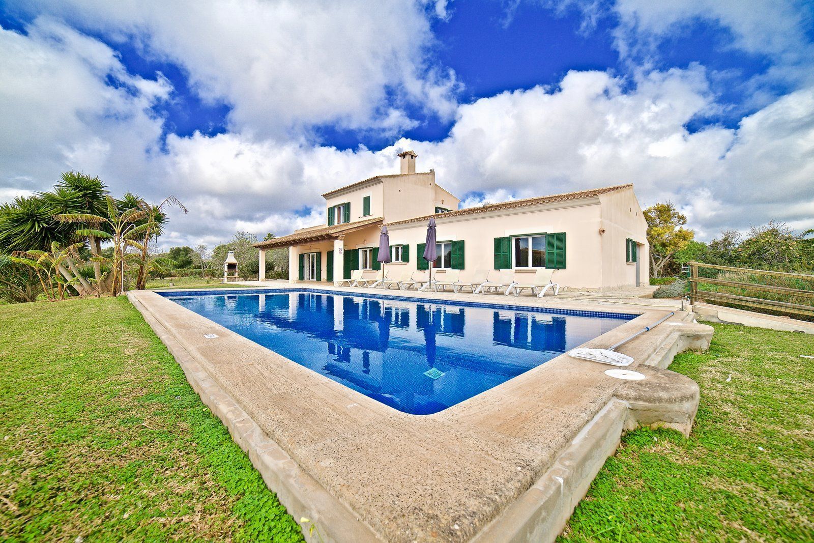 12-Villasyfincasmallorca-7.jpg Landhaus mit Pool und Meerblick bei Portocolom, Santanyí