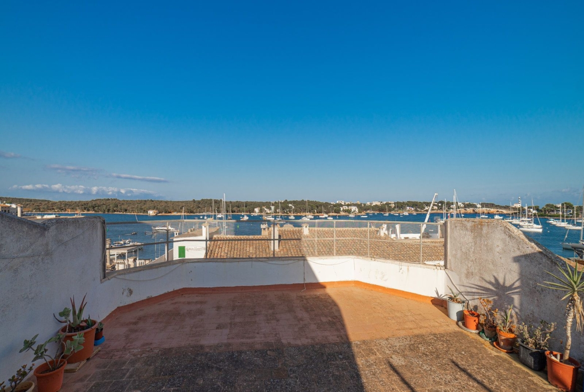 Sea View Penthouse for Rent in Portocolom – 4 Bed & Solarium