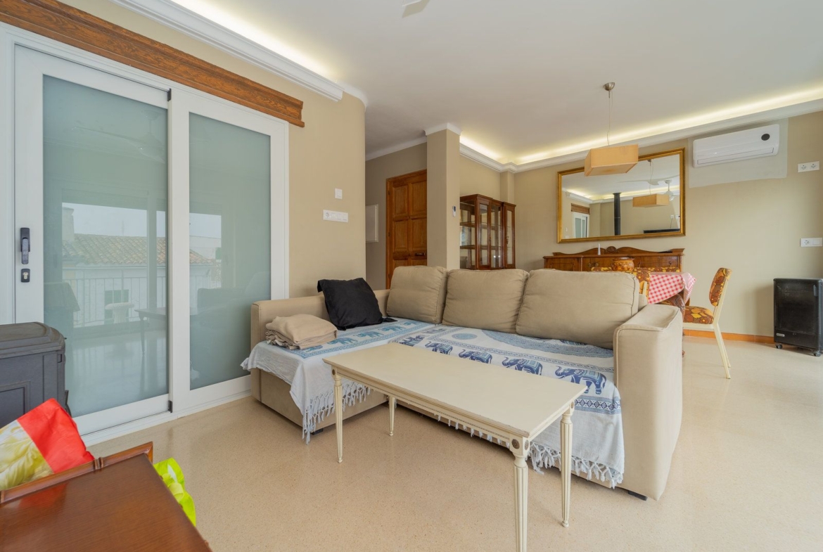 Sea View Penthouse for Rent in Portocolom – 4 Bed & Solarium