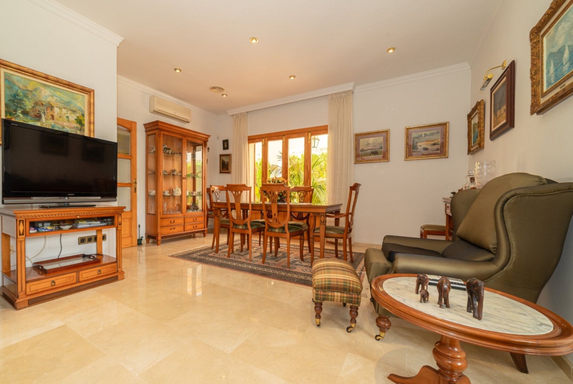 Villa con piscina en Sa Rápita, Campos — chalet esquinero