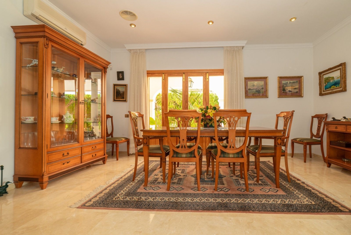 Villa con piscina en Sa Rápita, Campos — chalet esquinero
