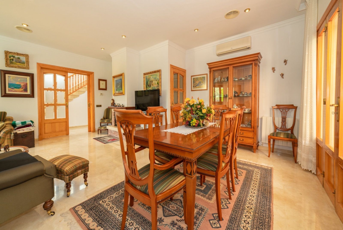 Villa con piscina en Sa Rápita, Campos — chalet esquinero