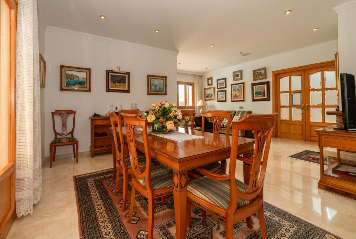 Villa con piscina en Sa Rápita, Campos — chalet esquinero