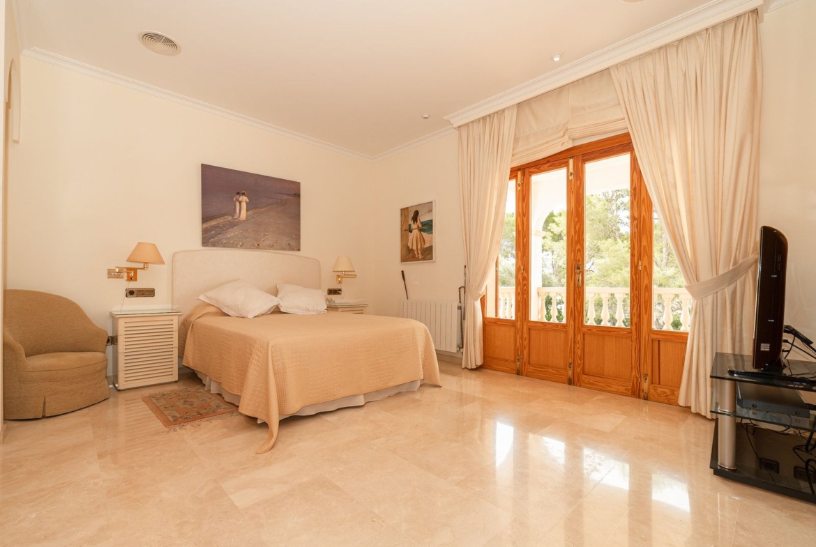 Villa con piscina en Sa Rápita, Campos — chalet esquinero