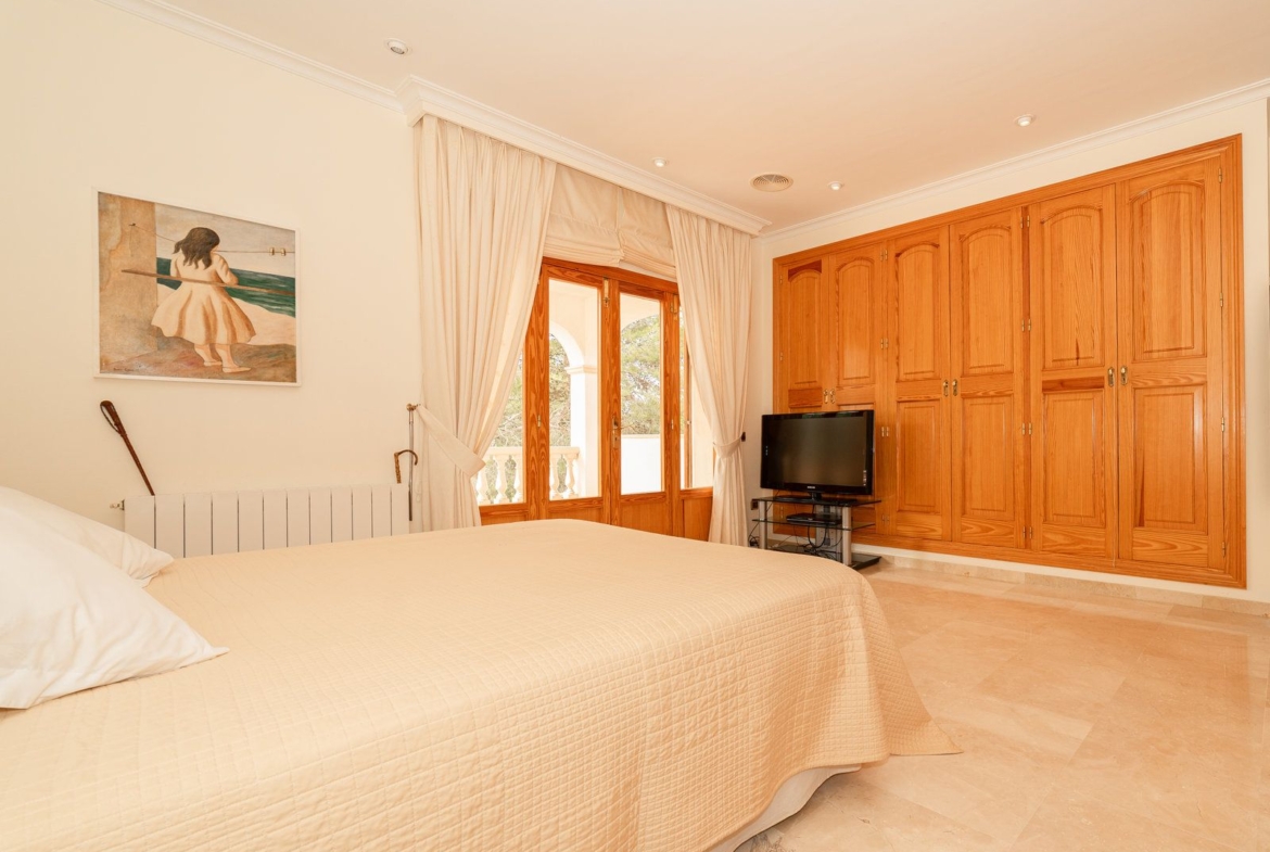 Villa con piscina en Sa Rápita, Campos — chalet esquinero