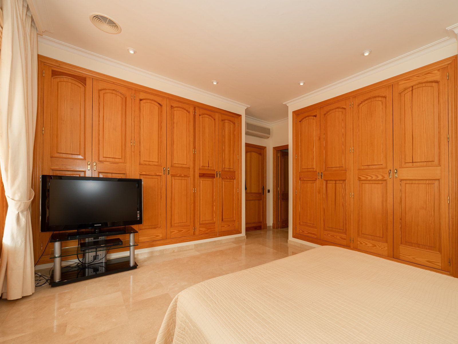1220-25.jpg Villa con piscina en Sa Rápita, Campos — chalet esquinero
