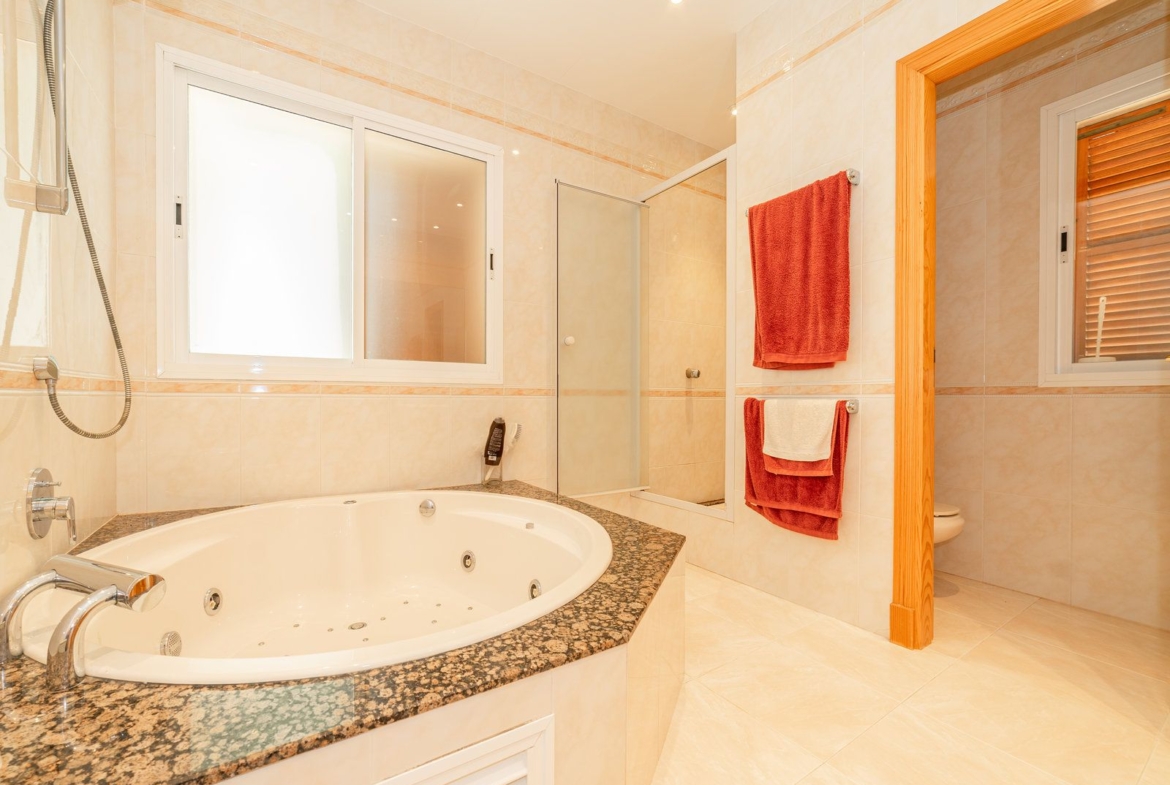Villa con piscina en Sa Rápita, Campos — chalet esquinero