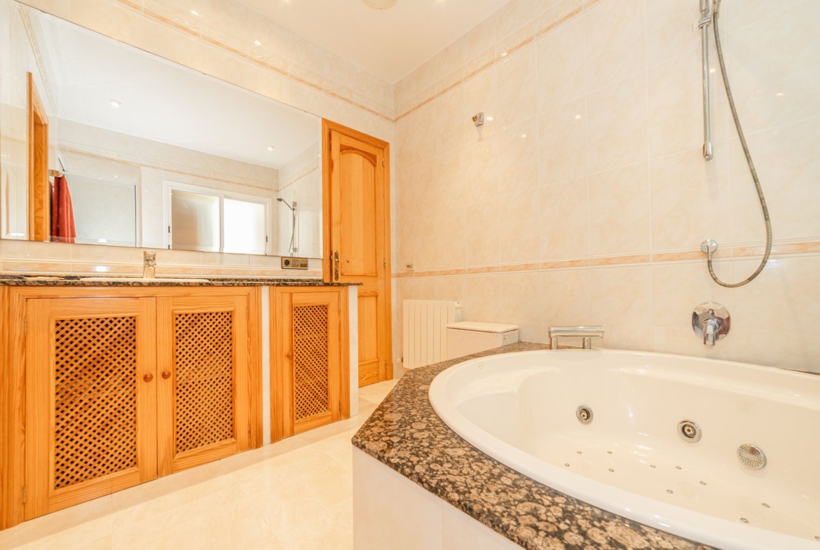 Villa con piscina en Sa Rápita, Campos — chalet esquinero