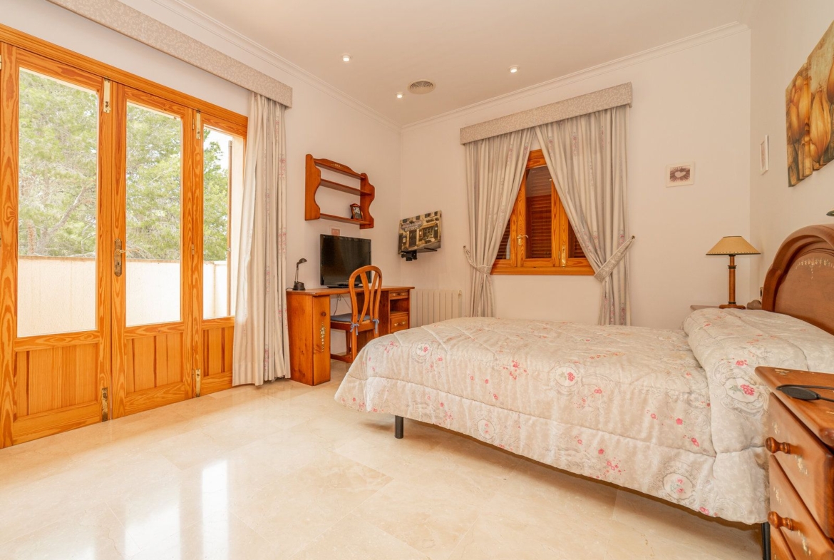 Villa con piscina en Sa Rápita, Campos — chalet esquinero