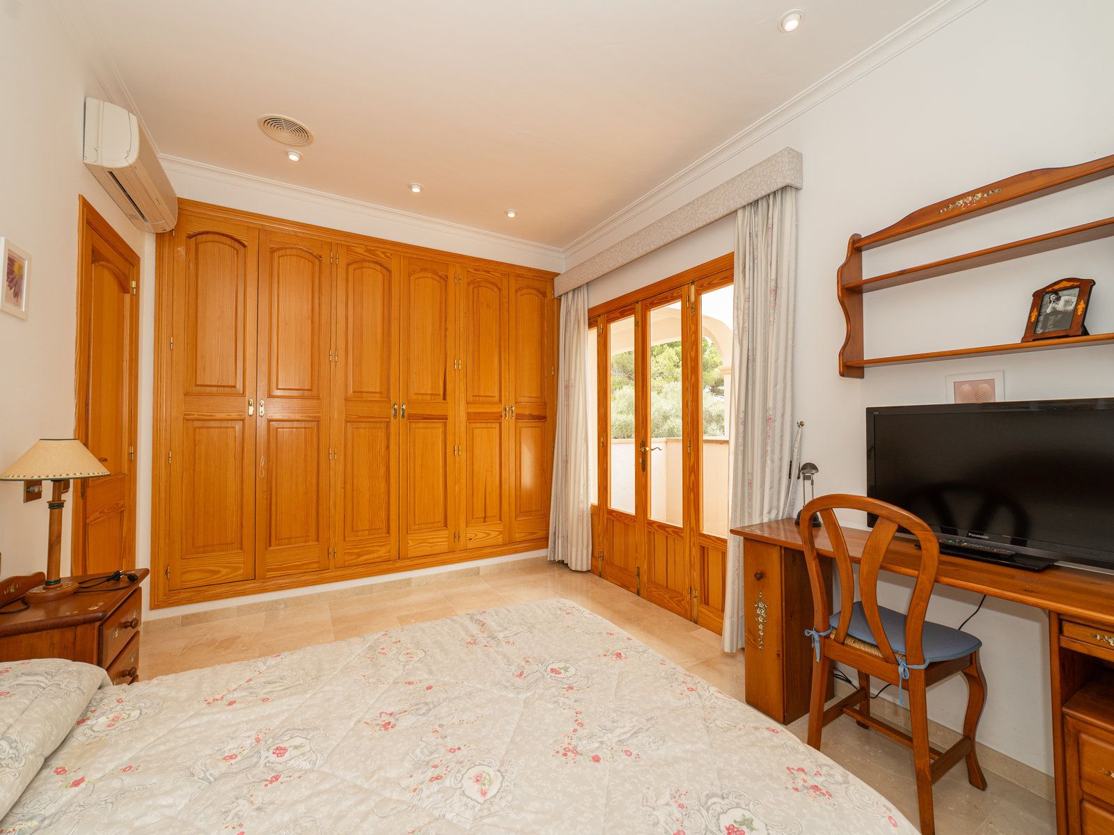 1220-32.jpg Villa con piscina en Sa Rápita, Campos — chalet esquinero