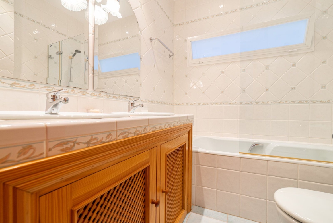 Villa con piscina en Sa Rápita, Campos — chalet esquinero