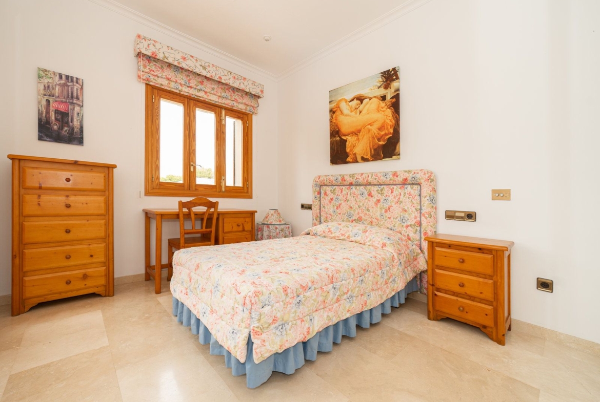 Villa con piscina en Sa Rápita, Campos — chalet esquinero
