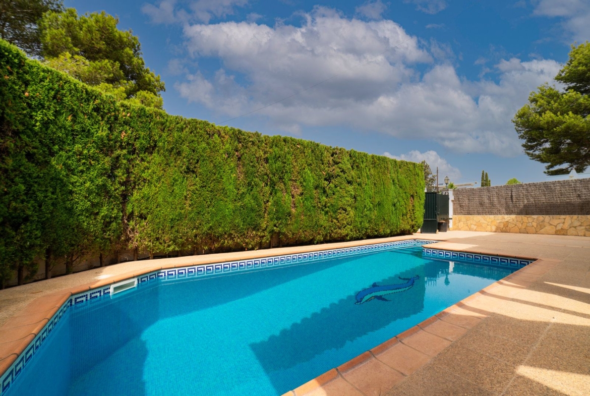 Villa con piscina en Sa Rápita, Campos — chalet esquinero