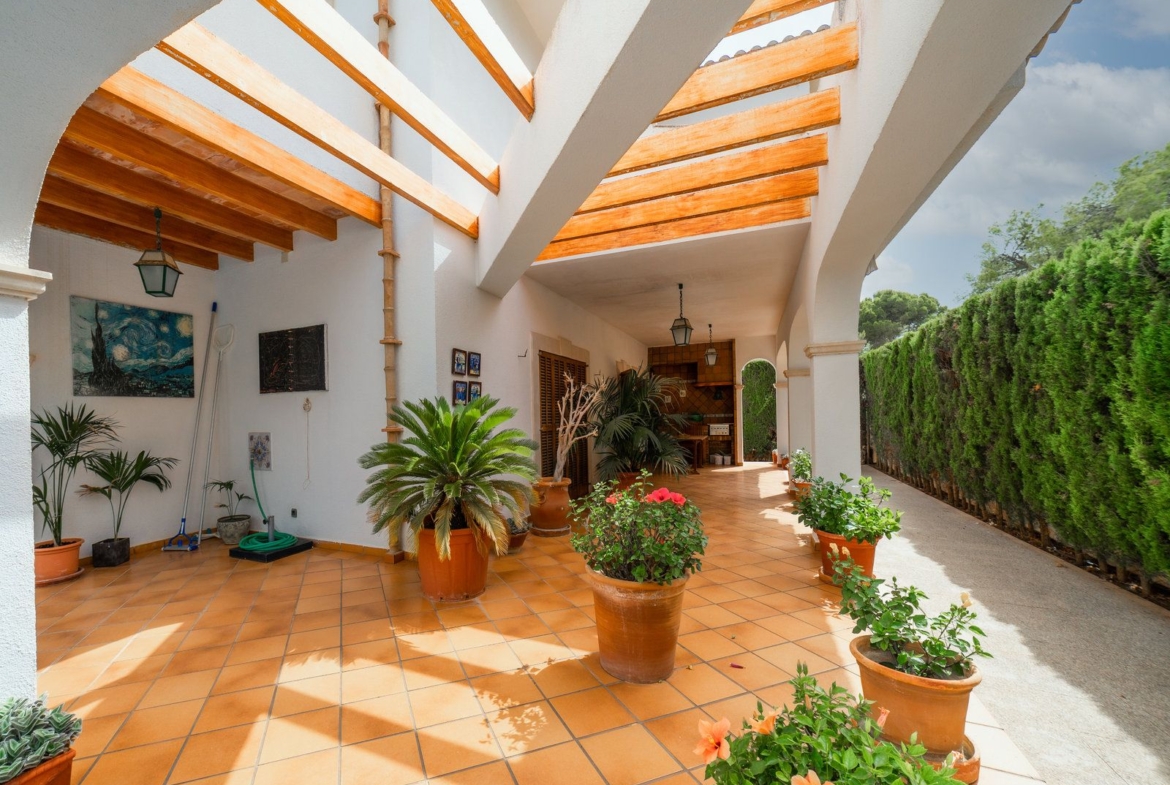 Villa con piscina en Sa Rápita, Campos — chalet esquinero