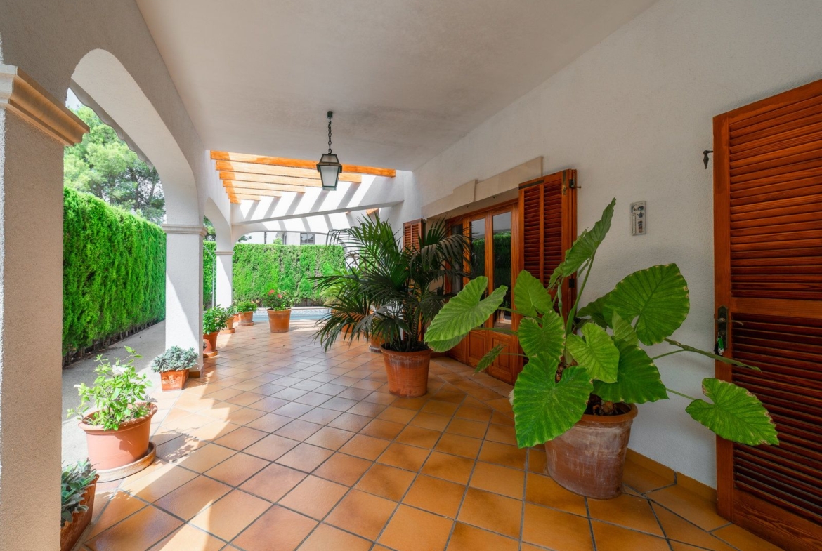 Villa con piscina en Sa Rápita, Campos — chalet esquinero