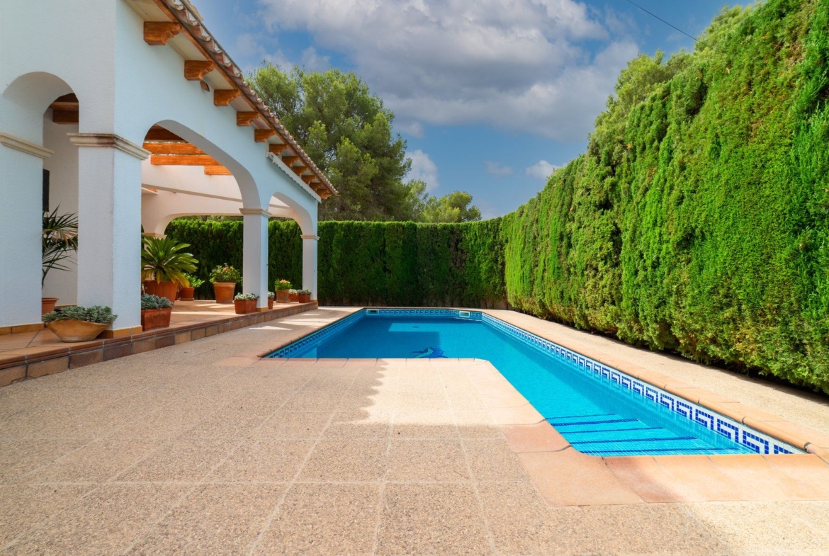 Villa con piscina en Sa Rápita, Campos — chalet esquinero