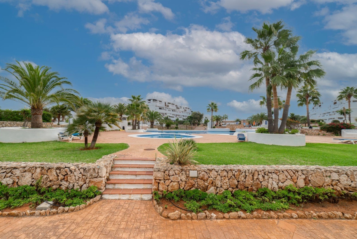 Alquiler de planta baja en Cala Egos: jardín privado y piscina