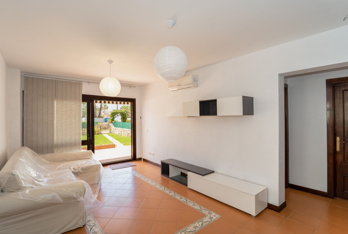 Alquiler de planta baja en Cala Egos: jardín privado y piscina