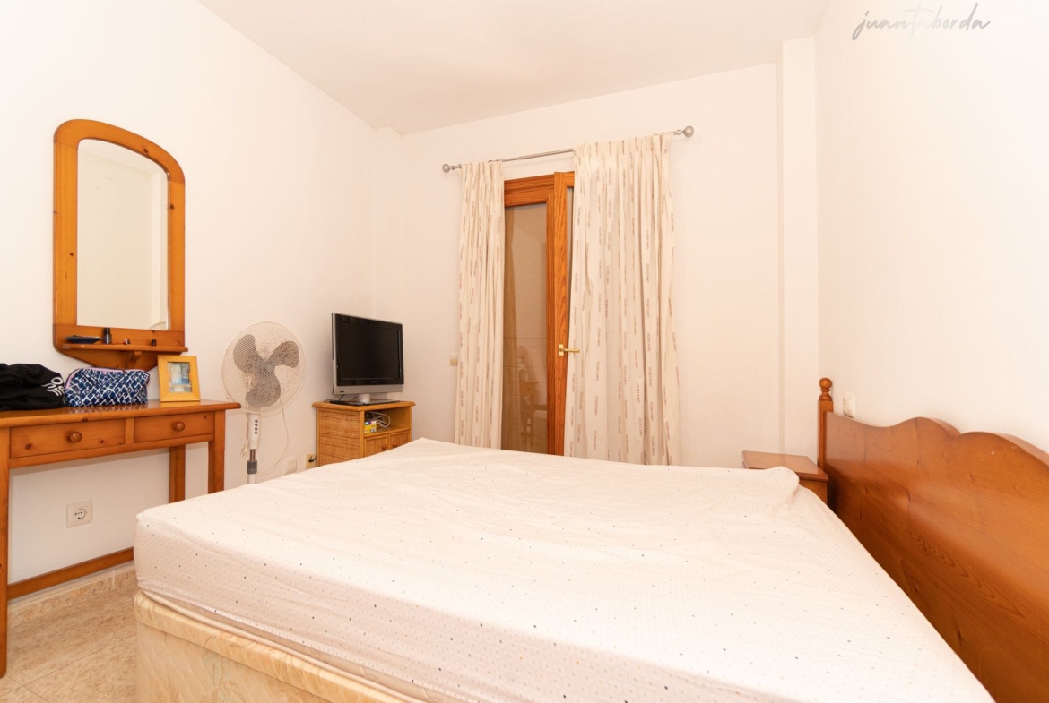 Piso reformado junto al puerto de Cala d'Or con terraza y 3 habitaciones