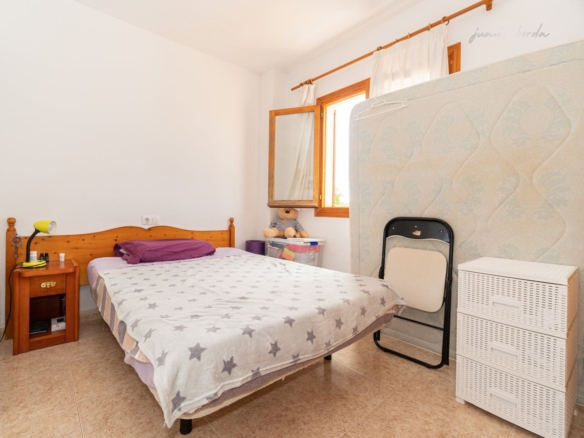 Piso reformado junto al puerto de Cala d'Or con terraza y 3 habitaciones