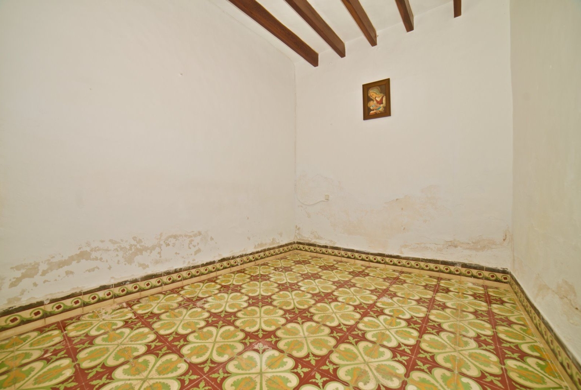 Casa de pueblo con patio y 6 dormitorios en Ses Salines