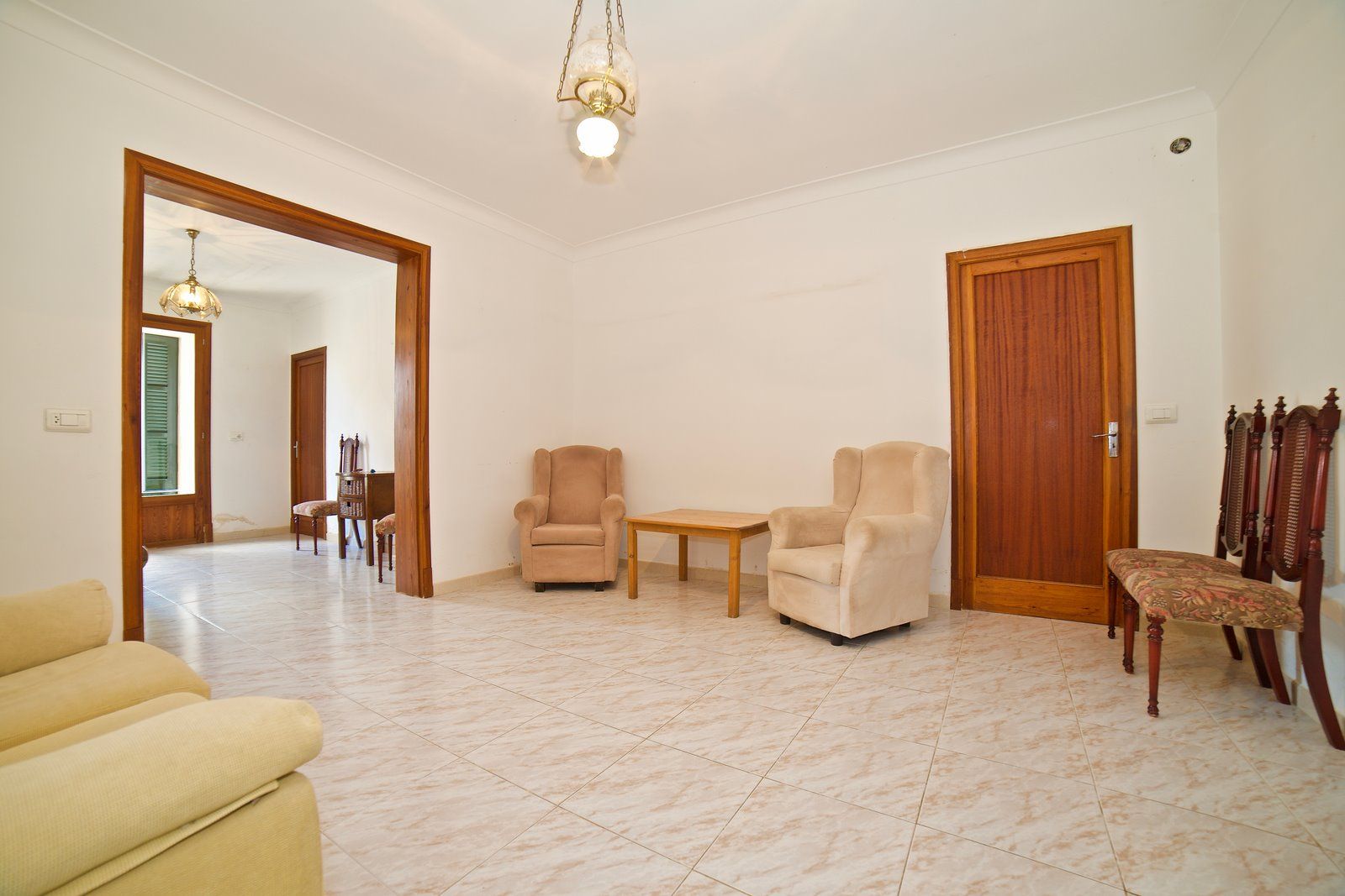 Ground-Floor Apartment with Large Terrace for Rent, Ses Salines
