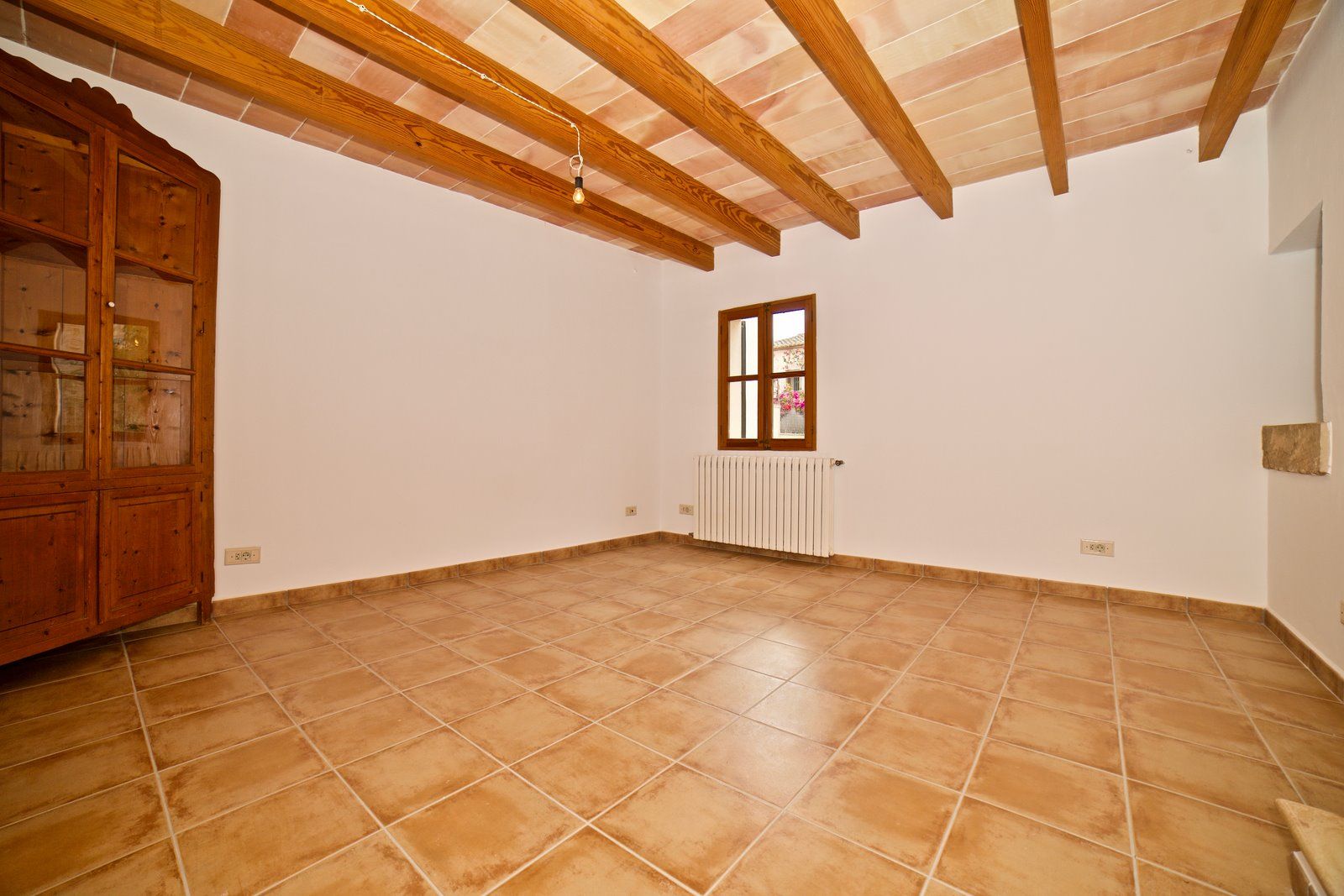 13-1161-Villasyfincasmallorca.jpg Spacious Village House for Rent with Patio in Es Llombards