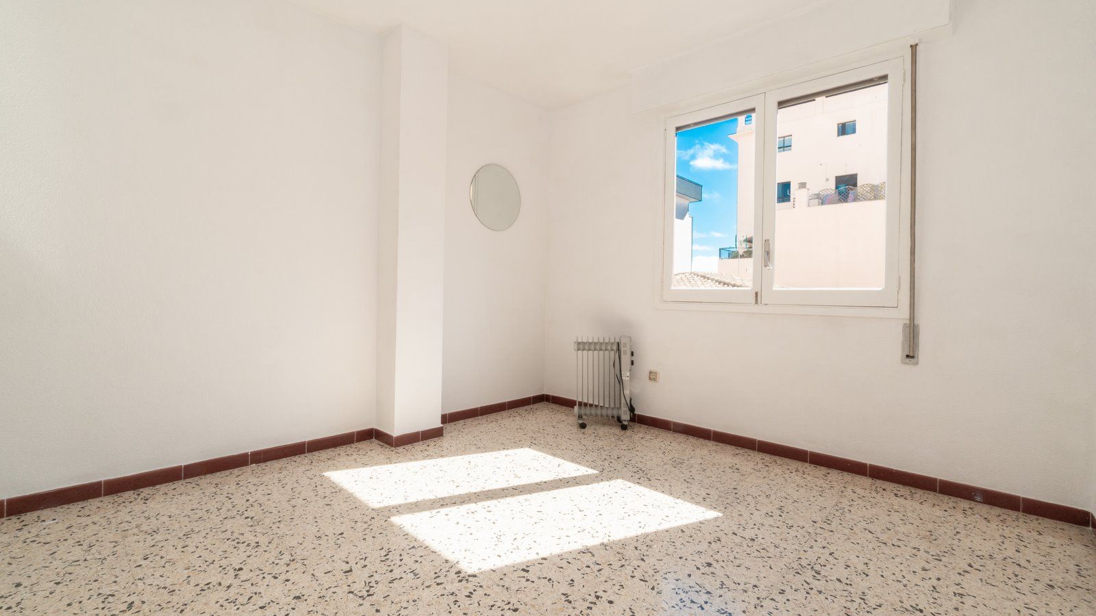 13-1209-Villasyfincasmallorca.jpg Sea View Apartment with Terrace on Palma’s Paseo Marítimo