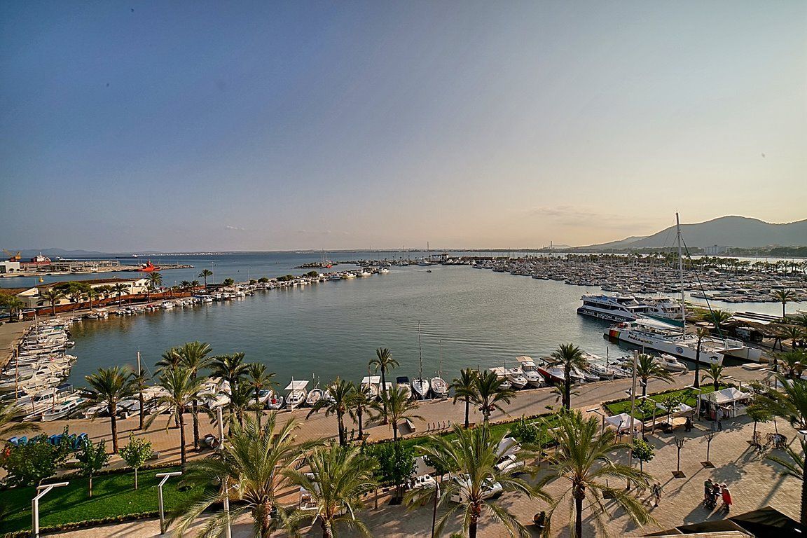 Piso en primera línea en el Puerto de Alcudia con vistas al mar